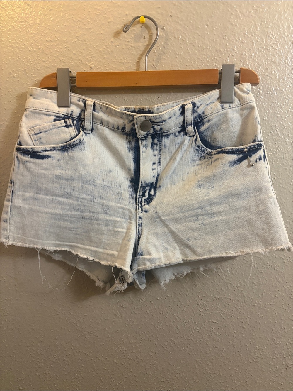 GB girls White Acid-Wash Denim Cutoff Shorts with Navy Accents
